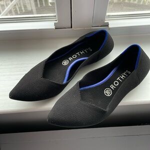 Black pointed-toe knit Rothy’s